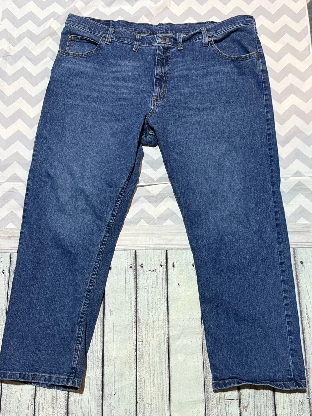 Wrangler Premium Quality Men's Straight Jeans in Classic Denim Blue size 44 x 29
